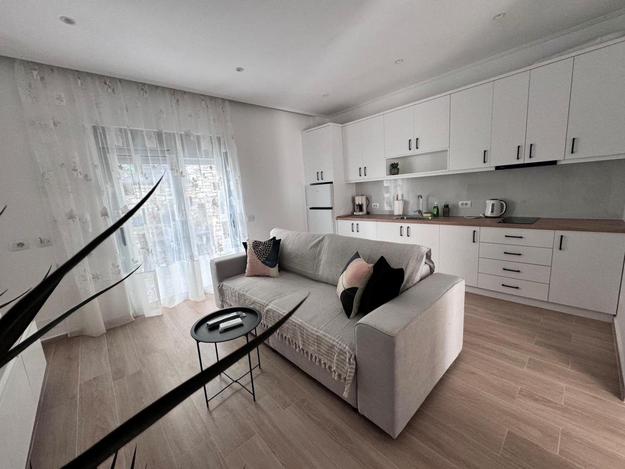 Sunset Hill Apartments Sarande Bagian luar foto