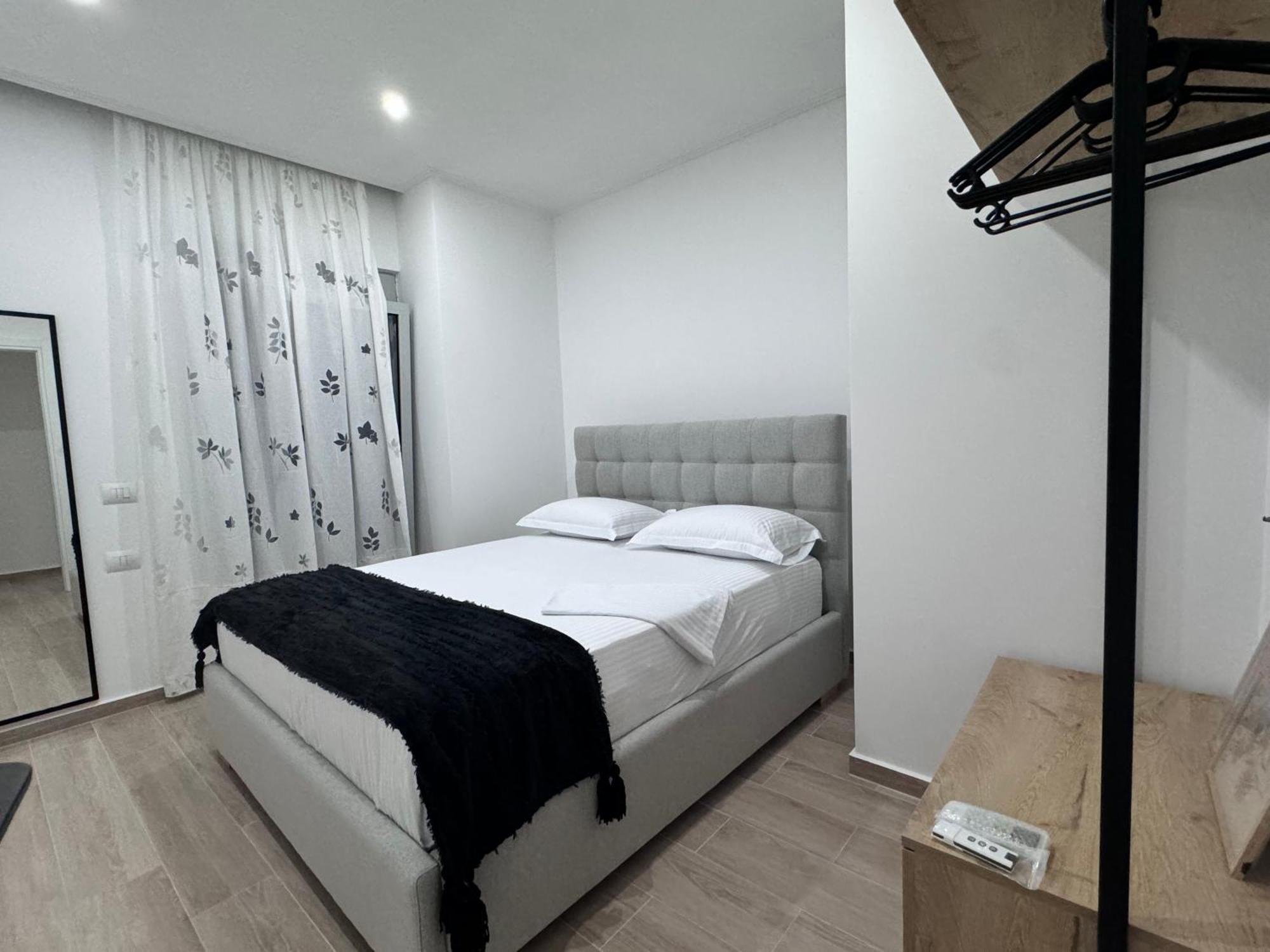 Sunset Hill Apartments Sarande Bagian luar foto