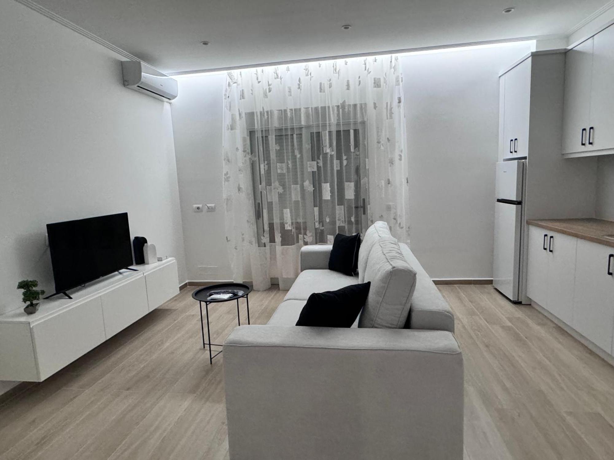 Sunset Hill Apartments Sarande Bagian luar foto
