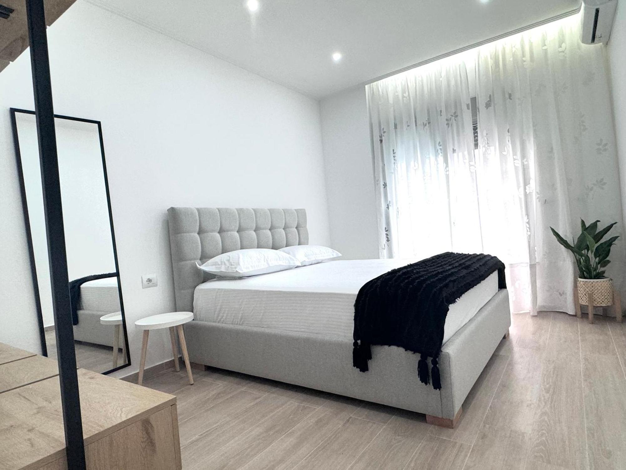 Sunset Hill Apartments Sarande Bagian luar foto