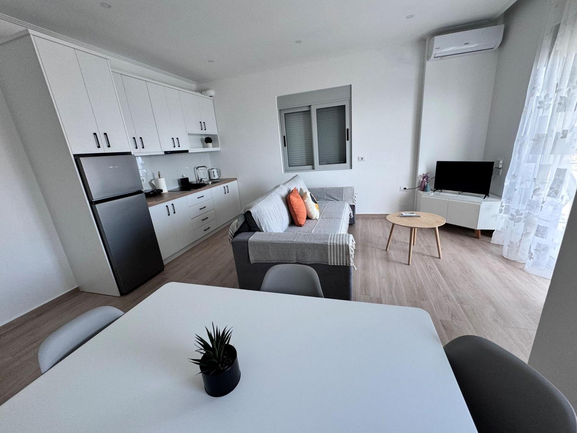 Sunset Hill Apartments Sarande Bagian luar foto